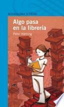 Algo pasa en la librería