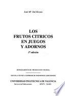 Los frutos cítricos en juegos y adornos