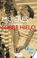 Mujeres que caminan sobre hielo