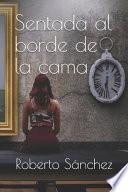 Sentada al borde de la cama